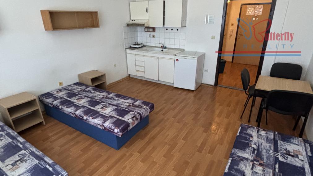 PRENÁJOM Garzónka s balkónom 5 min. pešo od VW – Jána Jonáša