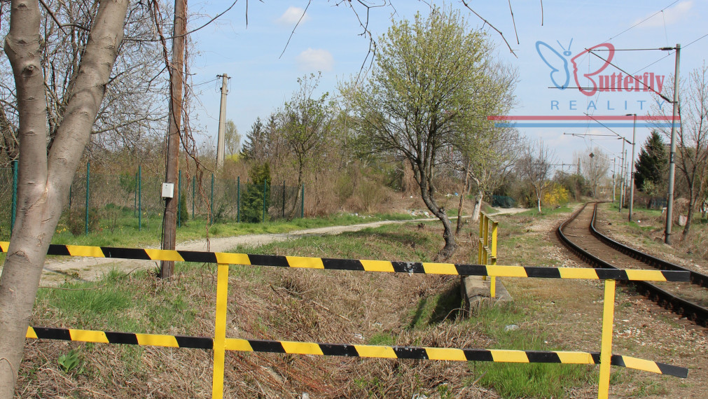 P R E D A J  POZEMOK  V BRATISLAVE V RUŽINOVE NA JASTRABEJ ULICI