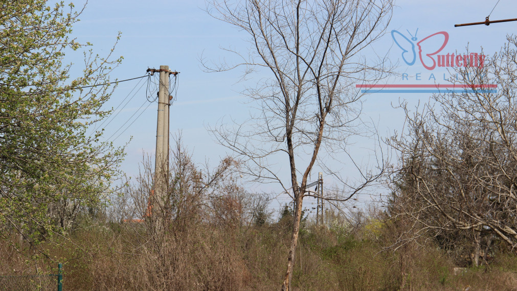 P R E D A J  POZEMOK  V BRATISLAVE V RUŽINOVE NA JASTRABEJ ULICI