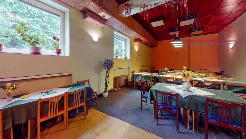 P R E D A J polyfunkčný objekt s reštauráciou v Handlovej