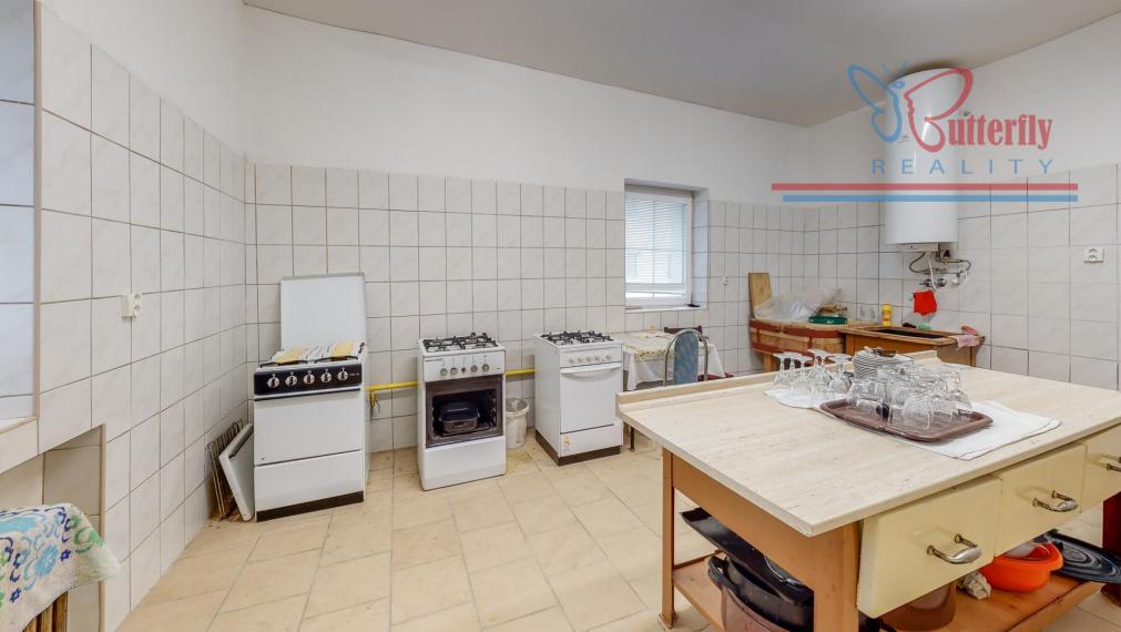 P R E D A J polyfunkčný objekt s reštauráciou v Handlovej