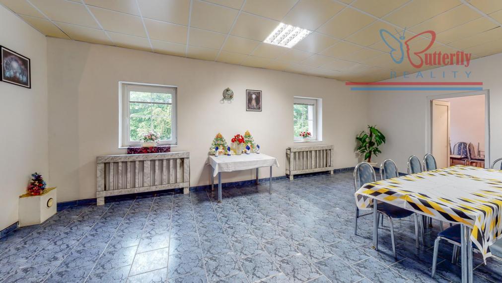 P R E D A J polyfunkčný objekt s reštauráciou v Handlovej