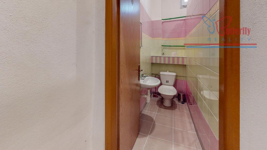 P R E D A J polyfunkčný objekt s reštauráciou v Handlovej