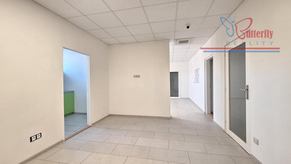 NA PRENÁJOM: sklady, kancelárie, spevnené plochy – Kopčianska ul.