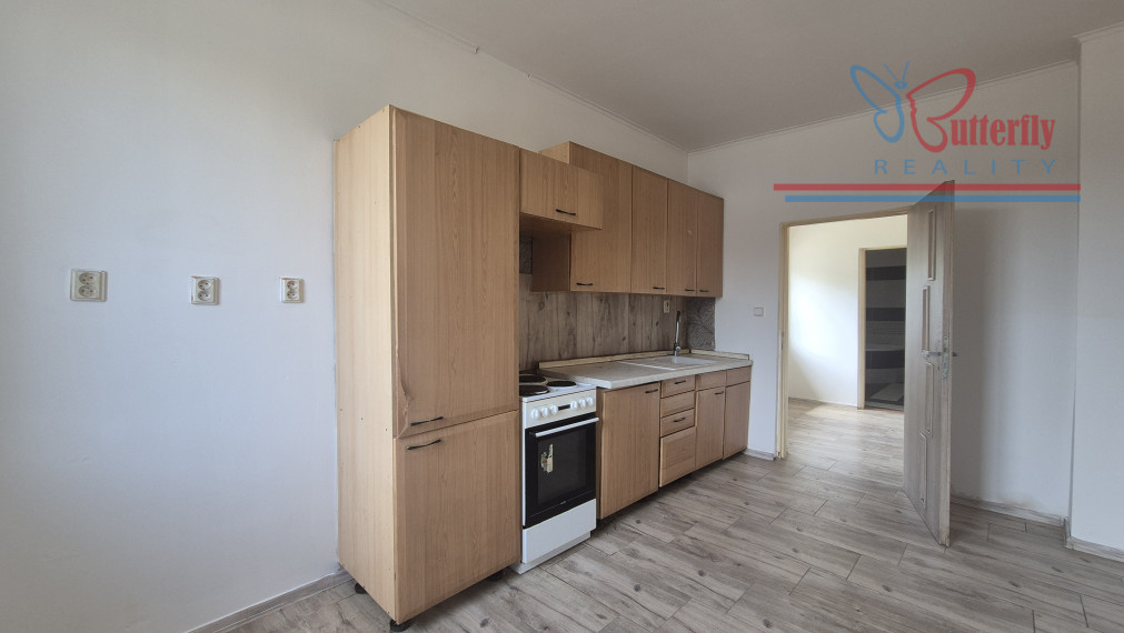 Predaj 4 izbový dom Kolárovo, Poľná 19