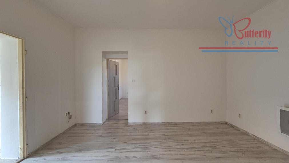 Predaj 4 izbový dom Kolárovo, Poľná 19