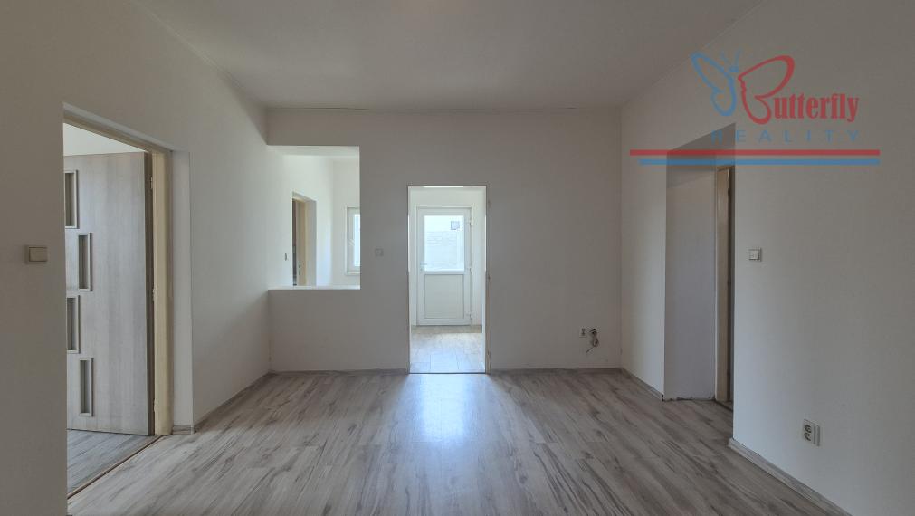 Predaj 4 izbový dom Kolárovo, Poľná 19