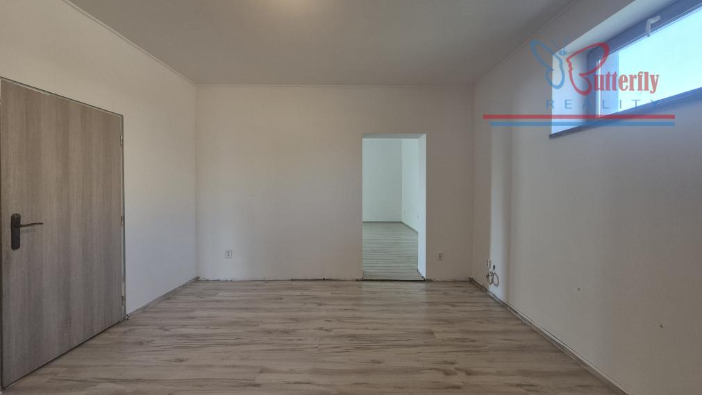 Predaj 4 izbový dom Kolárovo, Poľná 19