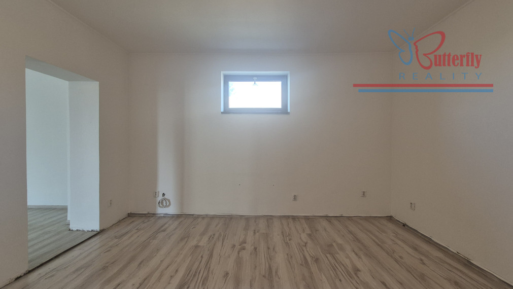 Predaj 4 izbový dom Kolárovo, Poľná 19