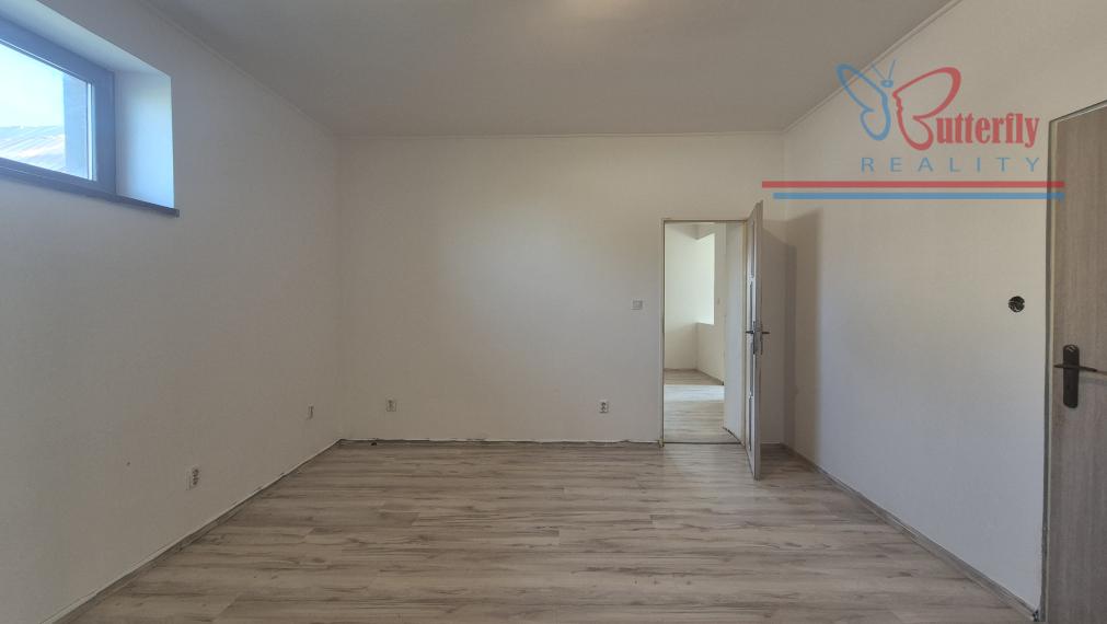 Predaj 4 izbový dom Kolárovo, Poľná 19