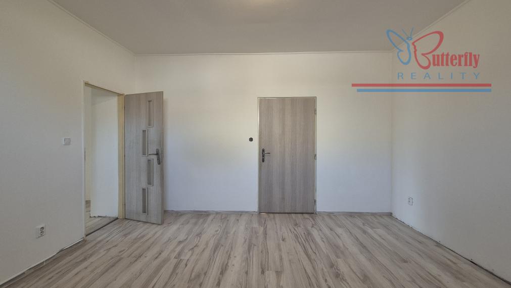 Predaj 4 izbový dom Kolárovo, Poľná 19