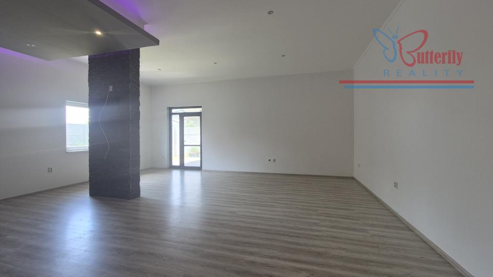 Predaj 4 izbový dom Kolárovo, Poľná 19