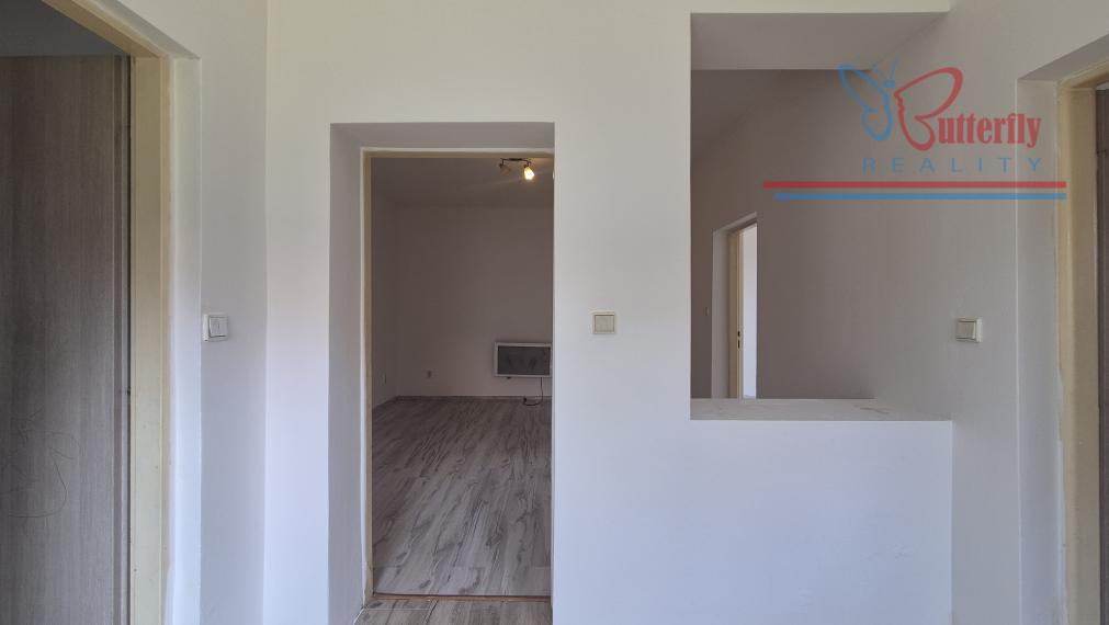 Predaj 4 izbový dom Kolárovo, Poľná 19