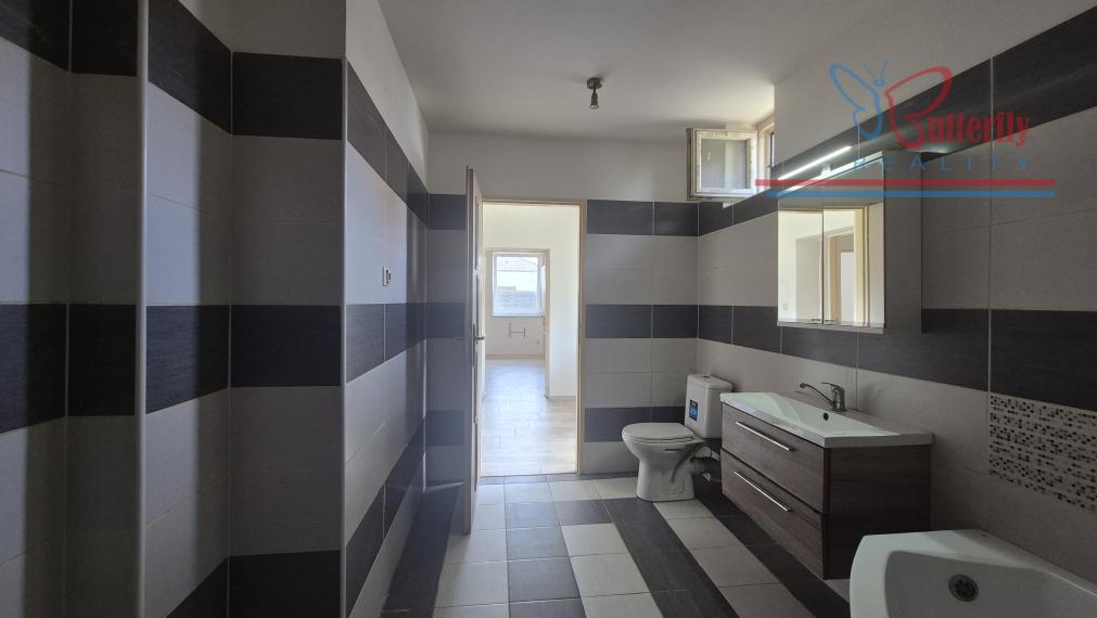 Predaj 4 izbový dom Kolárovo, Poľná 19