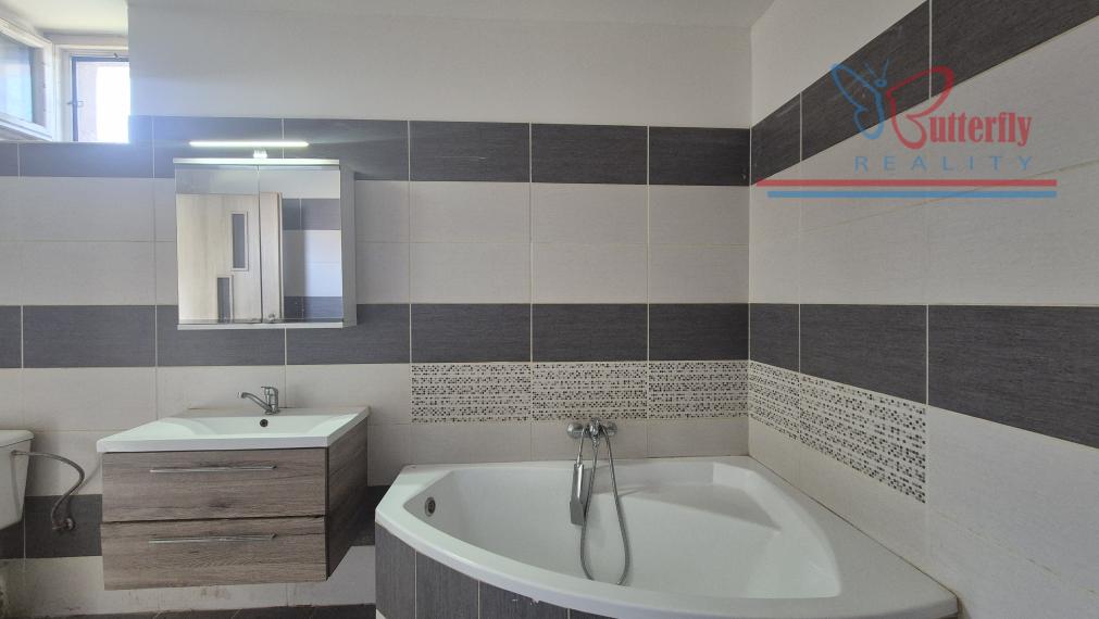 Predaj 4 izbový dom Kolárovo, Poľná 19