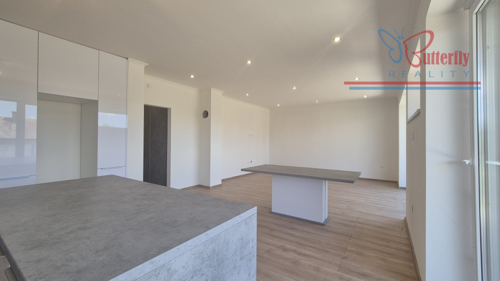 Predaj 4 izbový dom BUNGALOV v obci Dvory nad Žitavou