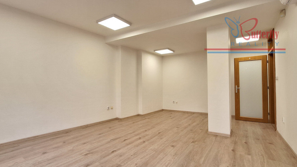 NA PRENÁJOM: kancelárie 26 m2, 28 m2, 30 m2, Jozefská ul., Staré Mesto