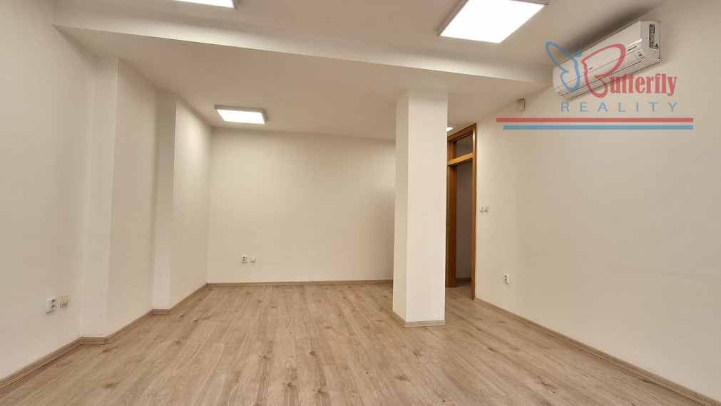 NA PRENÁJOM: kancelárie 26 m2, 28 m2, 30 m2, Jozefská ul., Staré Mesto