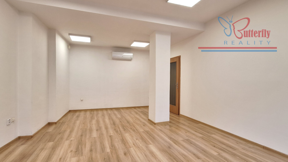 NA PRENÁJOM: kancelárie 26 m2, 28 m2, 30 m2, Jozefská ul., Staré Mesto