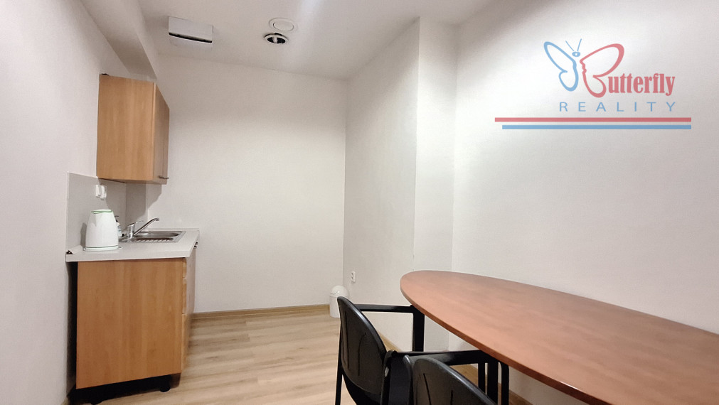 NA PRENÁJOM: kancelárie 26 m2, 28 m2, 30 m2, Jozefská ul., Staré Mesto