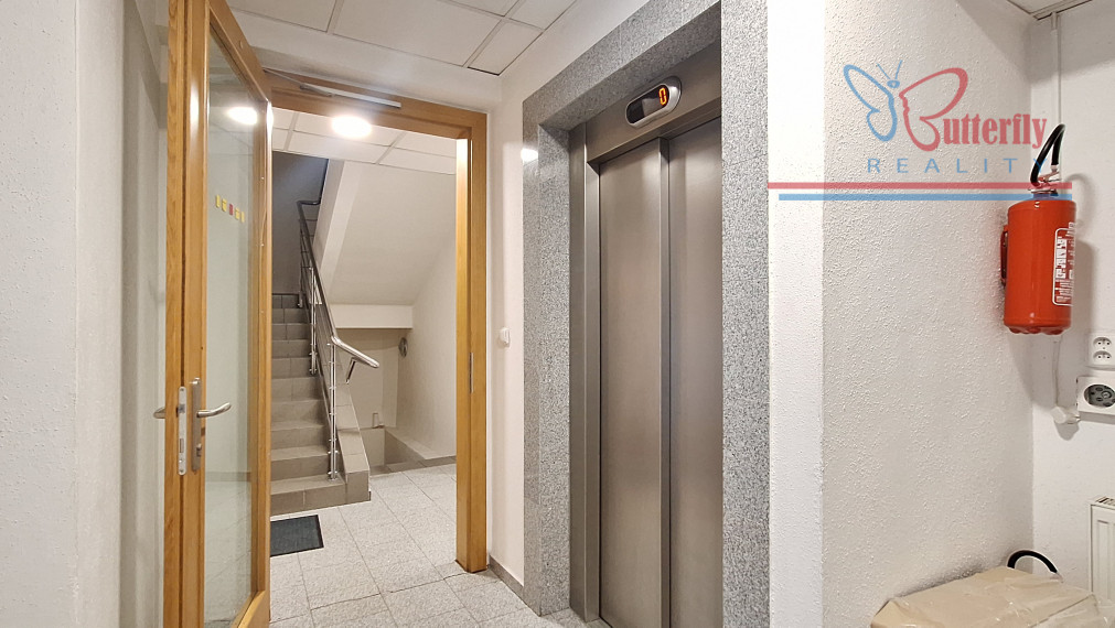 NA PRENÁJOM: kancelárie 26 m2, 28 m2, 30 m2, Jozefská ul., Staré Mesto