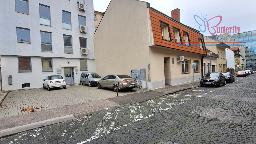 NA PRENÁJOM: kancelárie 26 m2, 28 m2, 30 m2, Jozefská ul., Staré Mesto