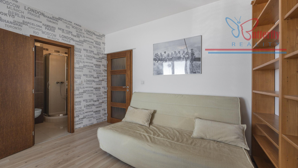 Butterfly-reality Vám exkluzívne ponúka na prenájom priestranný 4-izbový mezonet v tichej a zelenej lokalite Slanec