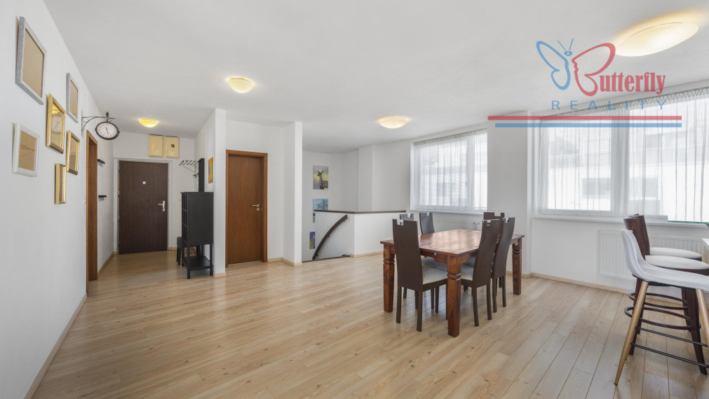 Butterfly-reality Vám exkluzívne ponúka na prenájom priestranný 4-izbový mezonet v tichej a zelenej lokalite Slanec