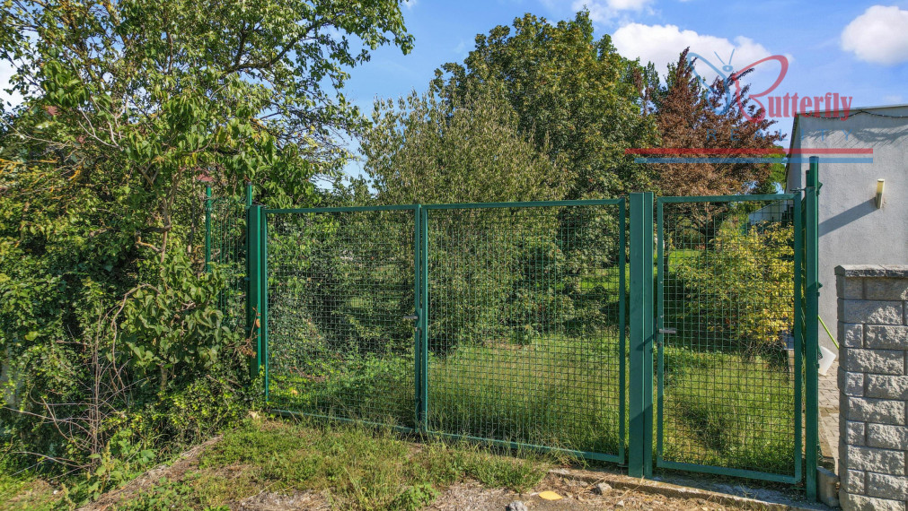 NA P R E D A J  POZEMOK  V JAROVCIACH NA TRNKOVEJ ULICI