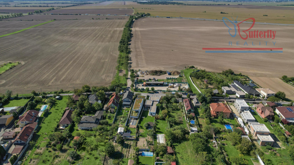 NA P R E D A J  POZEMOK  V JAROVCIACH NA TRNKOVEJ ULICI