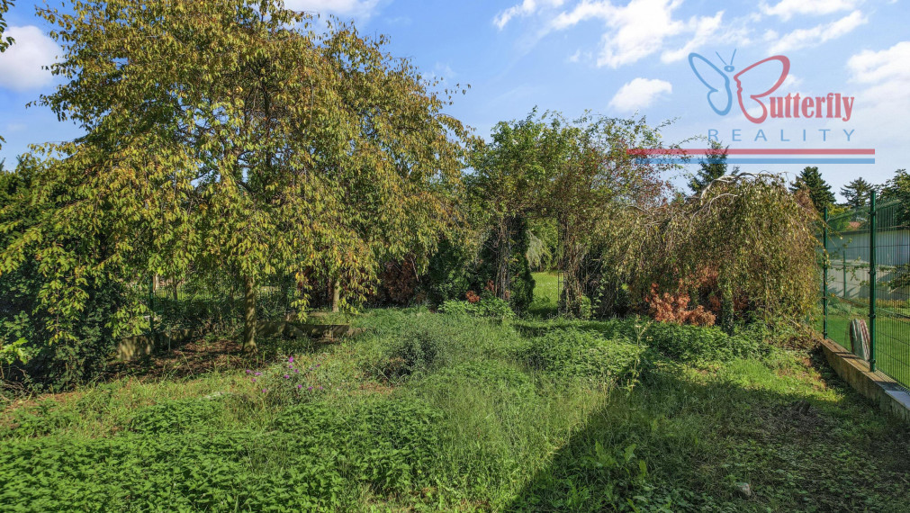 NA P R E D A J  POZEMOK  V JAROVCIACH NA TRNKOVEJ ULICI