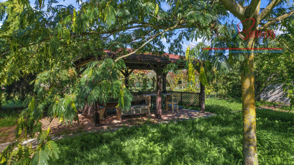 NA P R E D A J  POZEMOK  V JAROVCIACH NA TRNKOVEJ ULICI