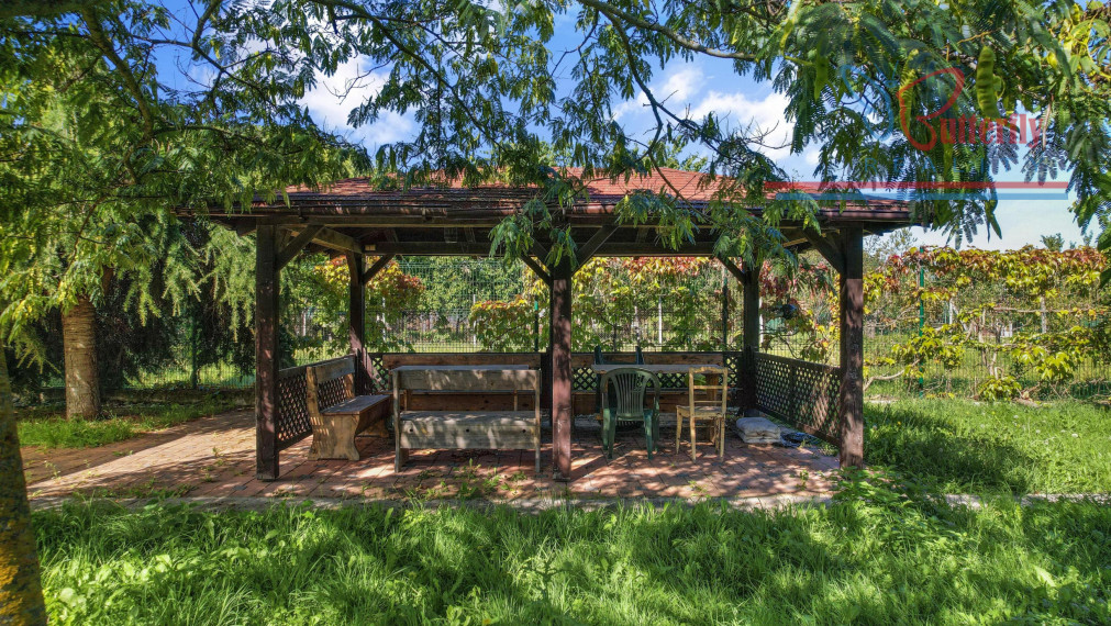 NA P R E D A J  POZEMOK  V JAROVCIACH NA TRNKOVEJ ULICI