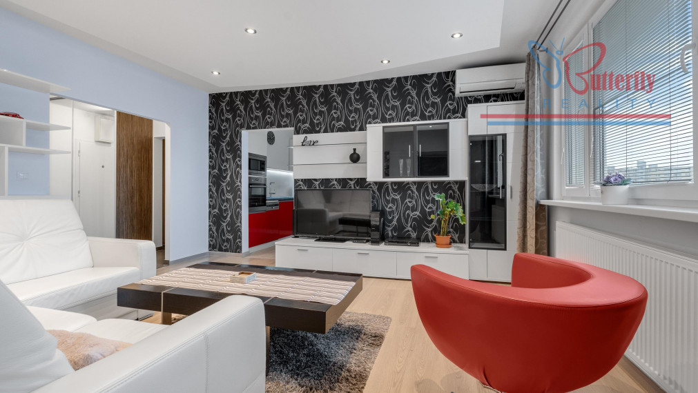 REZERVOVANÝ Veľký 4i zrenovovaný byt, 97m2, Hrobákova, Petržalka