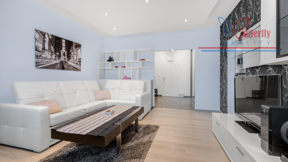 REZERVOVANÝ Veľký 4i zrenovovaný byt, 97m2, Hrobákova, Petržalka