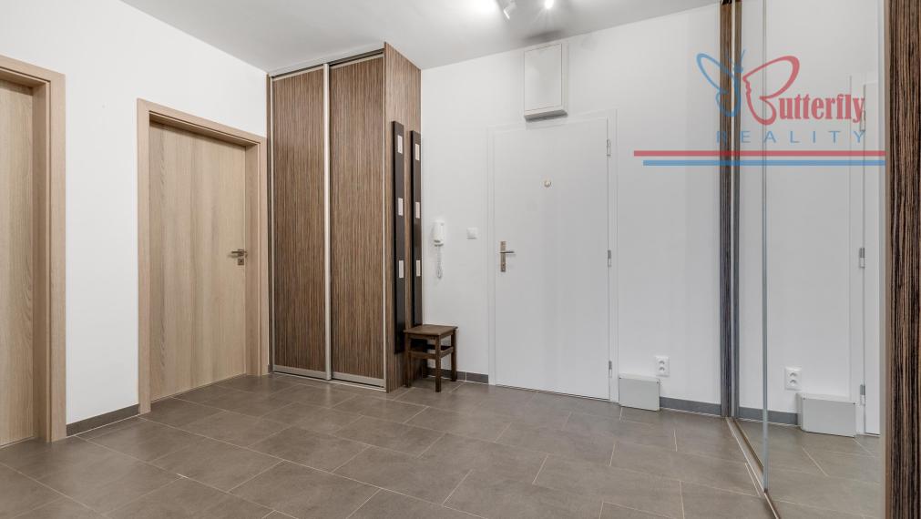 REZERVOVANÝ Veľký 4i zrenovovaný byt, 97m2, Hrobákova, Petržalka