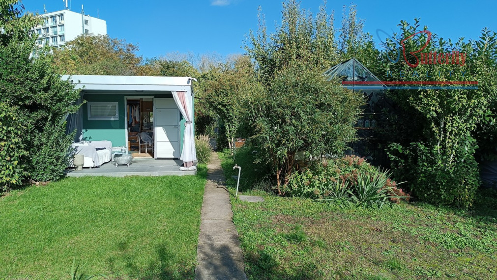 PREDAJ Záhrada 338m2, Ružinov. Elektrina, voda, chatky, wc