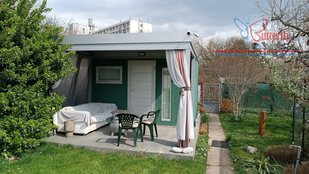 PREDAJ Záhrada 338m2, Ružinov. Elektrina, voda, chatky, wc