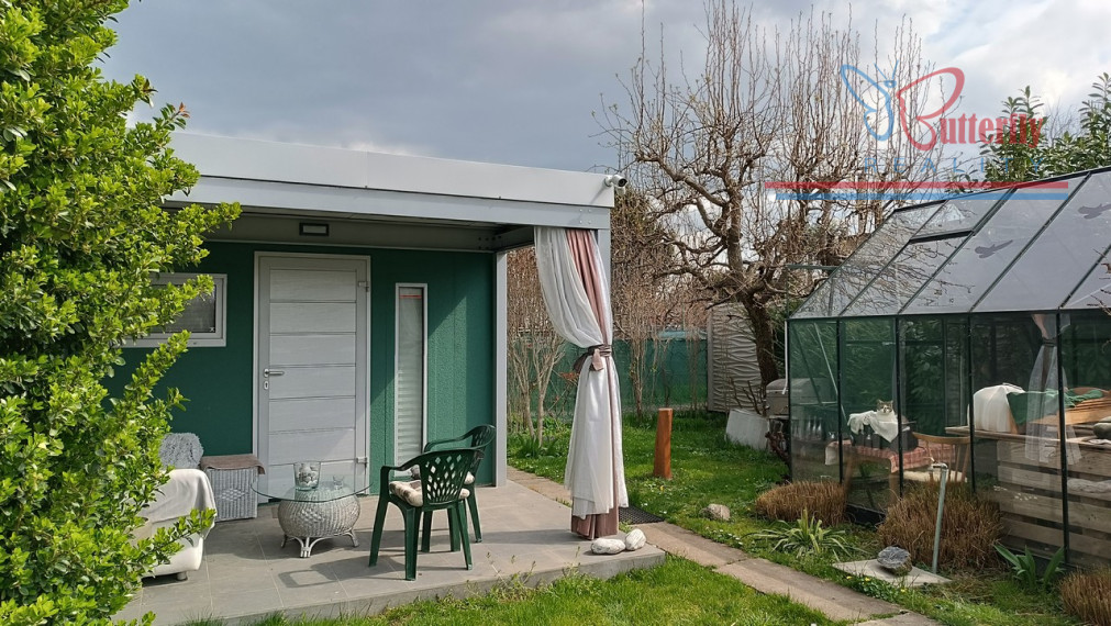 PREDAJ Záhrada 338m2, Ružinov. Elektrina, voda, chatky, wc