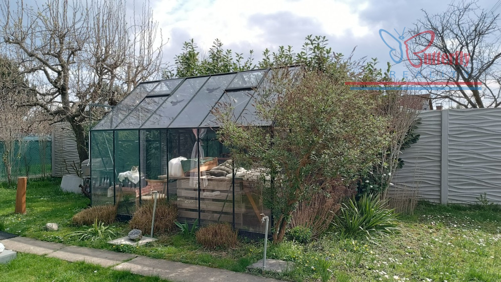 PREDAJ Záhrada 338m2, Ružinov. Elektrina, voda, chatky, wc