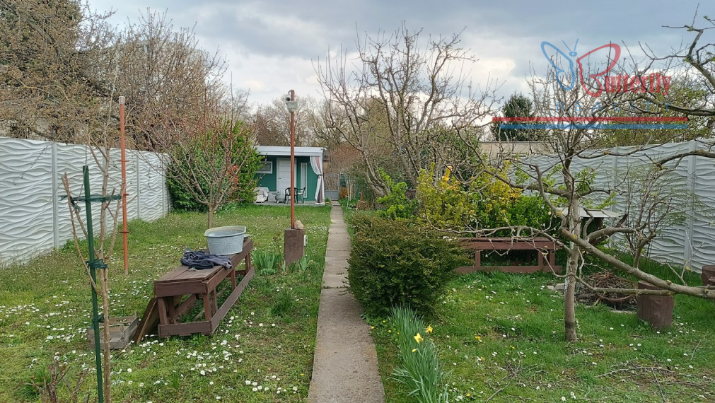 PREDAJ Záhrada 338m2, Ružinov. Elektrina, voda, chatky, wc