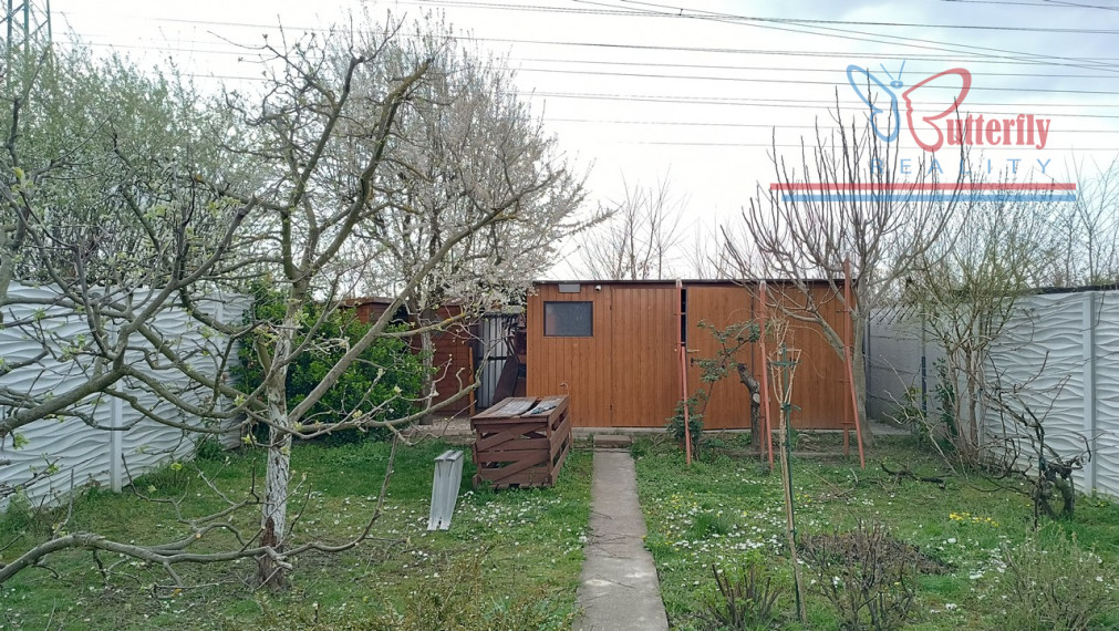 PREDAJ Záhrada 338m2, Ružinov. Elektrina, voda, chatky, wc