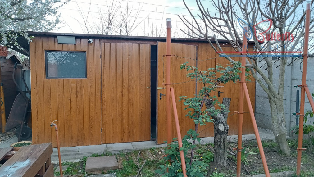 PREDAJ Záhrada 338m2, Ružinov. Elektrina, voda, chatky, wc