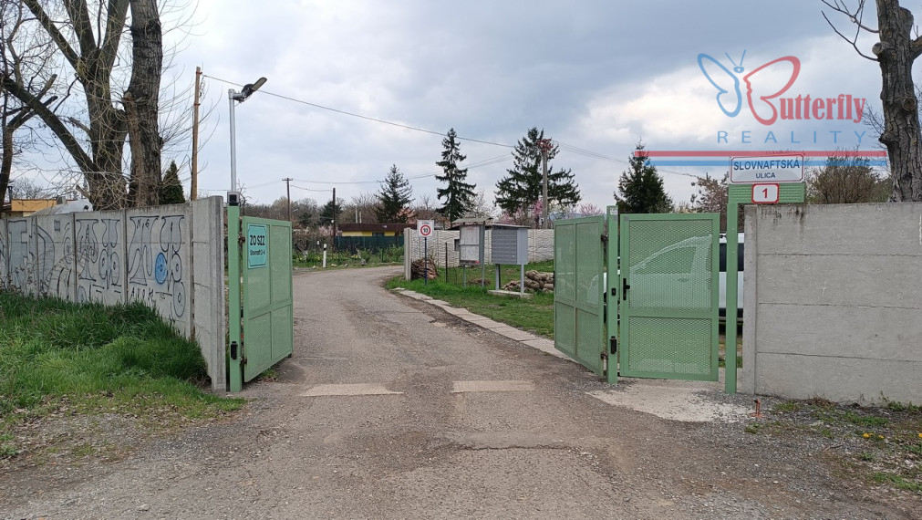 PREDAJ Záhrada 338m2, Ružinov. Elektrina, voda, chatky, wc