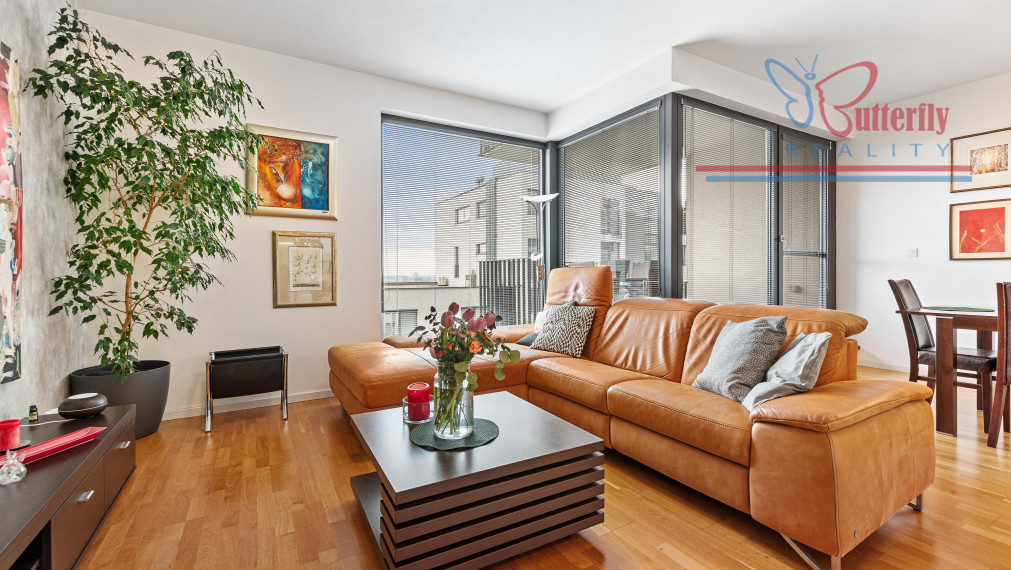 Moderný 3-izbový byt s predzáhradkou, terasou a výhľadom na mesto