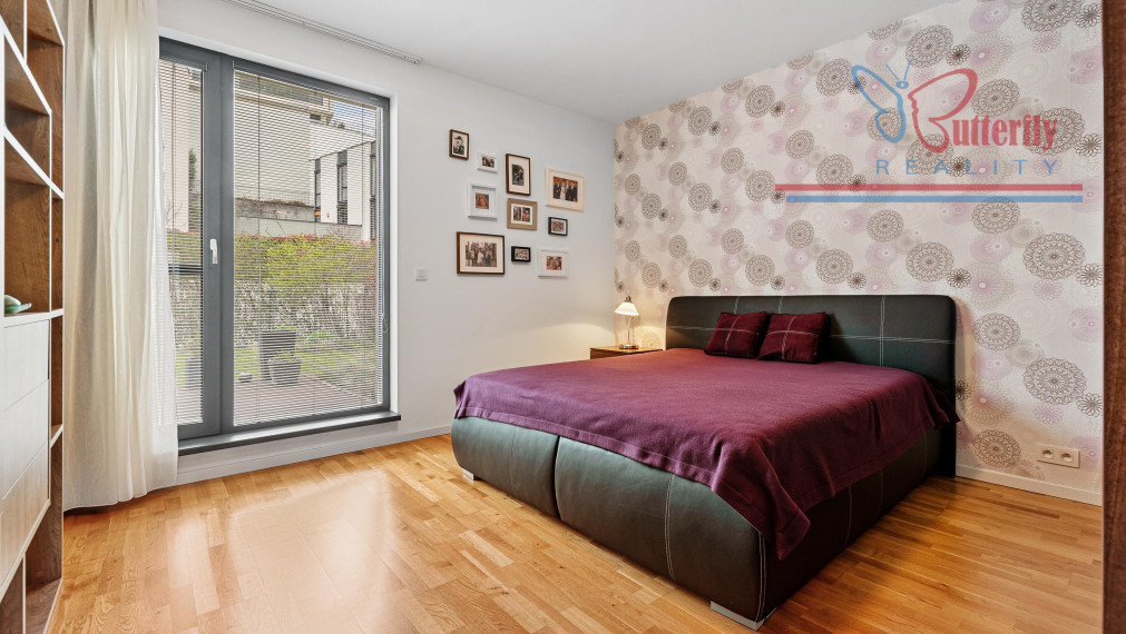 Moderný 3-izbový byt s predzáhradkou, terasou a výhľadom na mesto