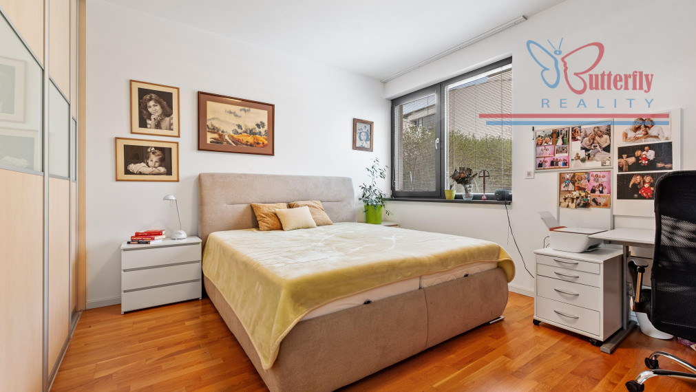 Moderný 3-izbový byt s predzáhradkou, terasou a výhľadom na mesto