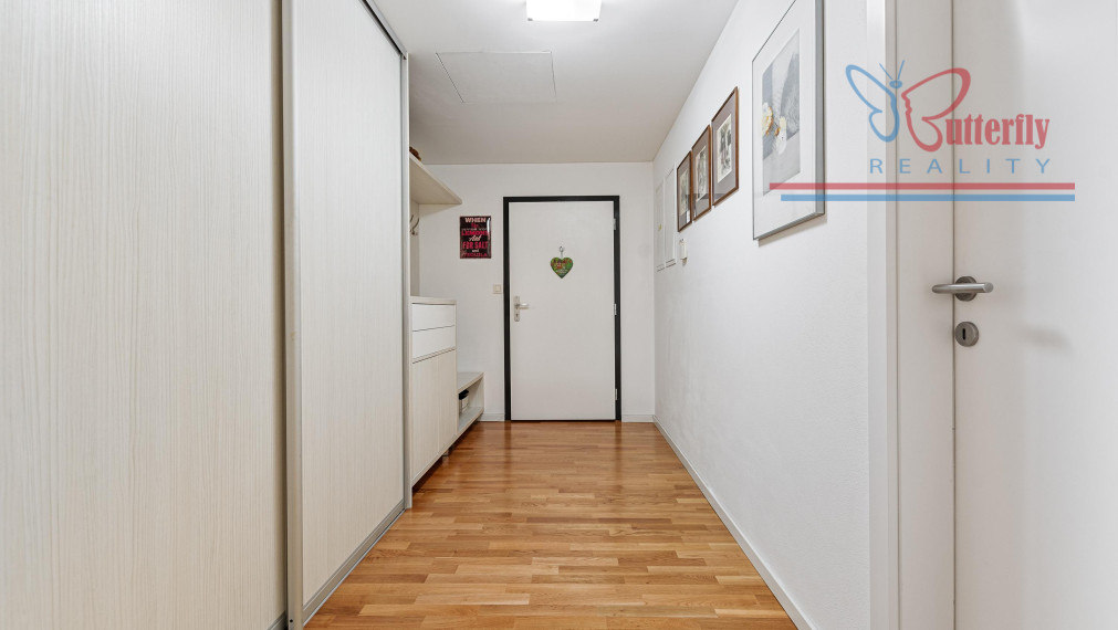 Moderný 3-izbový byt s predzáhradkou, terasou a výhľadom na mesto