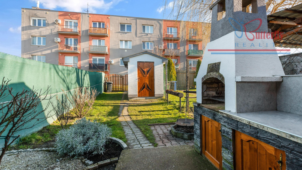 NA PREDAJ: tichý domov s kúskom prírody - zariadený 3 izb. byt so záhradkou v Lehniciach