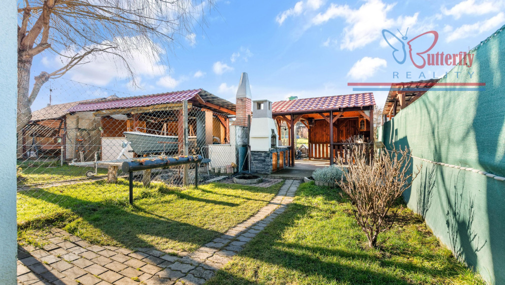 NA PREDAJ: tichý domov s kúskom prírody - zariadený 3 izb. byt so záhradkou v Lehniciach